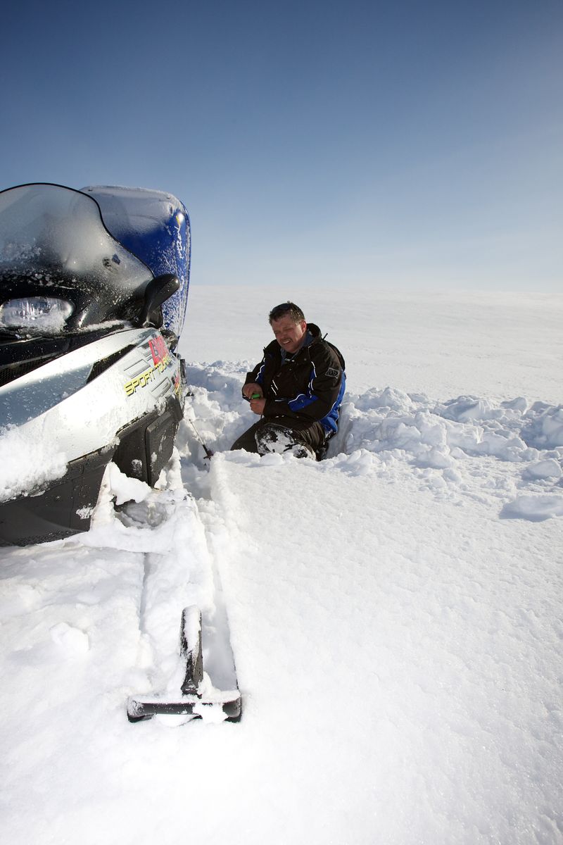 Geir Atle trying to get his kit ready for fishing. It's not easy with frozen fingers.